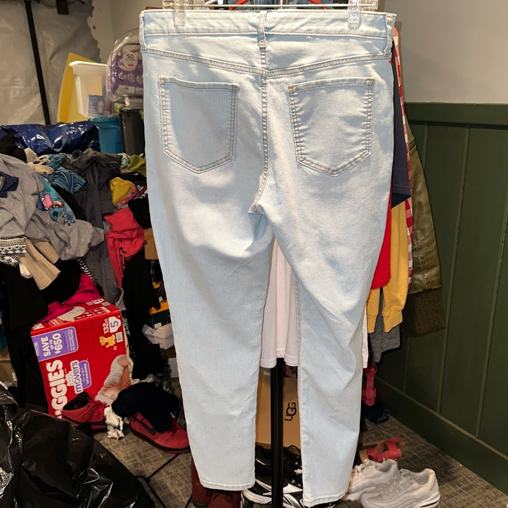 Women’s old navy jeans size 14 - Picture 2 of 4
